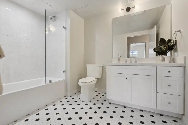 unit interior 4